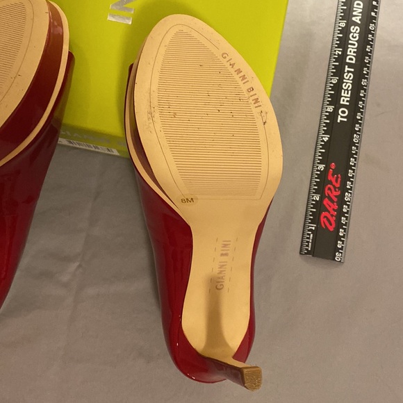 Gianni Bini Red Patent Leather Platform Stiletto Peep Toe Pumps New In Box 8M - Picture 9 of 13